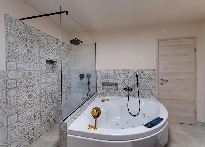 With Swimming Pool And Children's Playground, In A Quiet Area - By Traveler Tourist Agency Krk - Id 2686 Villa Kastav