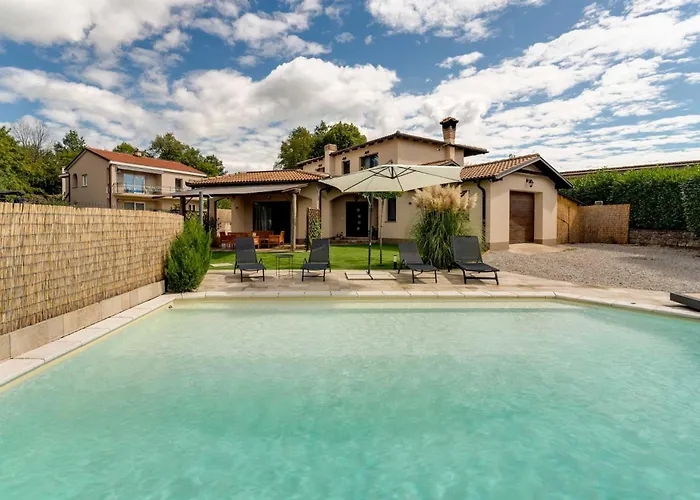 With Swimming Pool And Children's Playground, In A Quiet Area - By Traveler Tourist Agency Krk - Id 2686 * קסטב