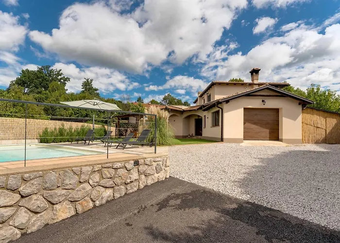 וילה With Swimming Pool And Children's Playground, In A Quiet Area - By Traveler Tourist Agency Krk - Id 2686